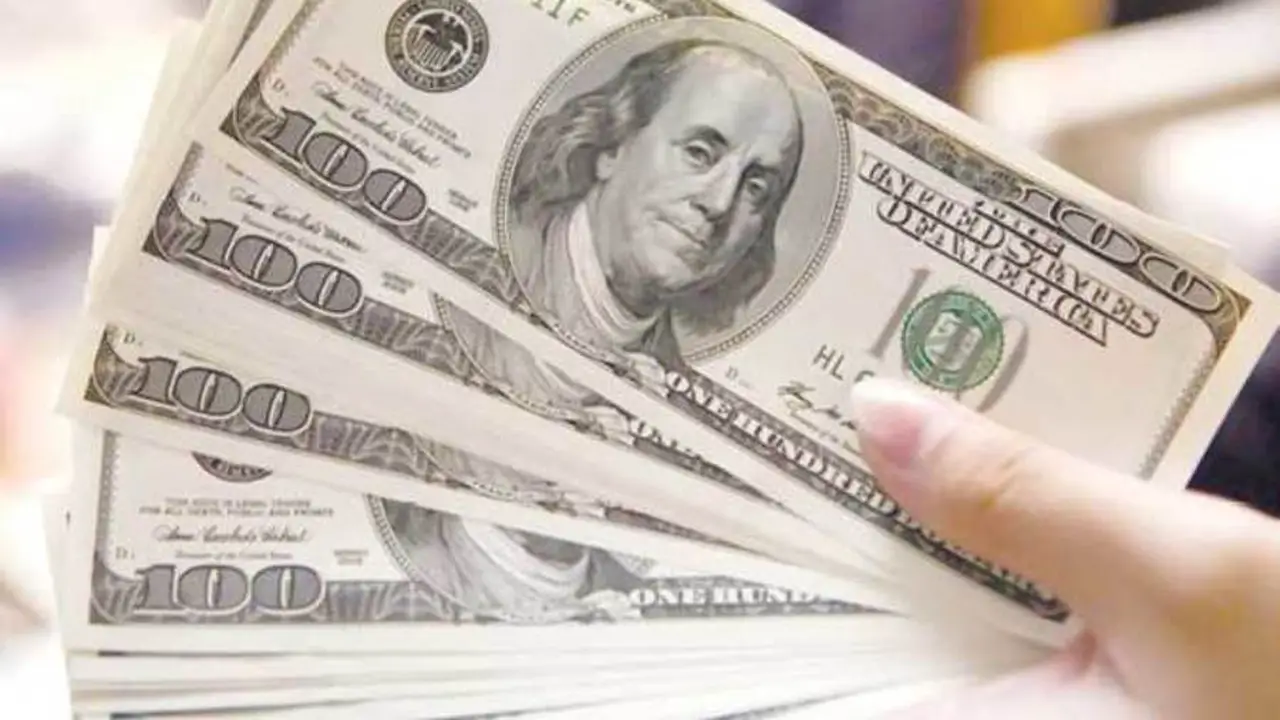 تحرك مفاجئ في سعر الدولار بعد تجاوزه حاجز 50 جنيهًا داخل البنوك اليوم